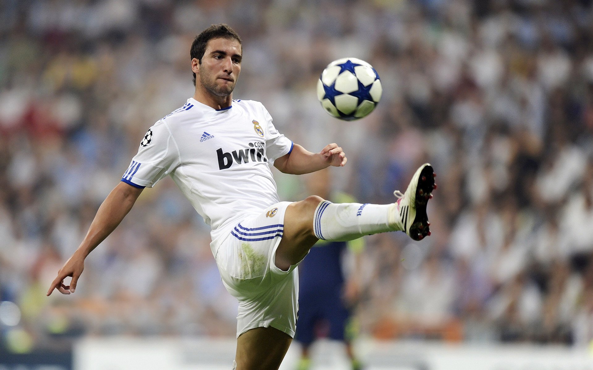 米兰体育app官方下载-公牛终于防下关键一球，全场沸腾，公牛james